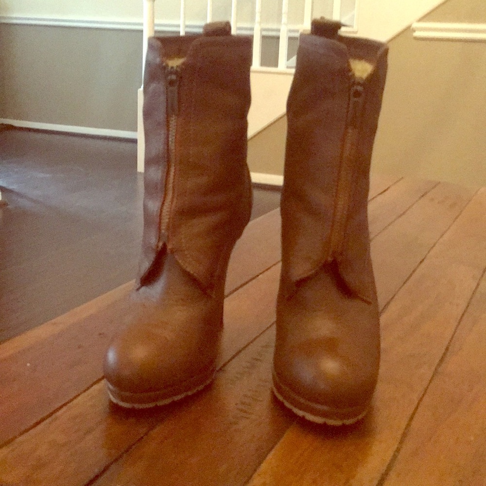 Colin Stuart ankle boots. Fleece lining